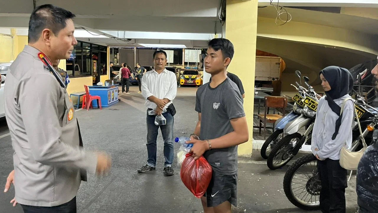 Pakai Sistem Tempel, 2 Pengedar Beli Narkoba di Instagram Barang Bukti 1,3 Kg Ganja Disita Polisi