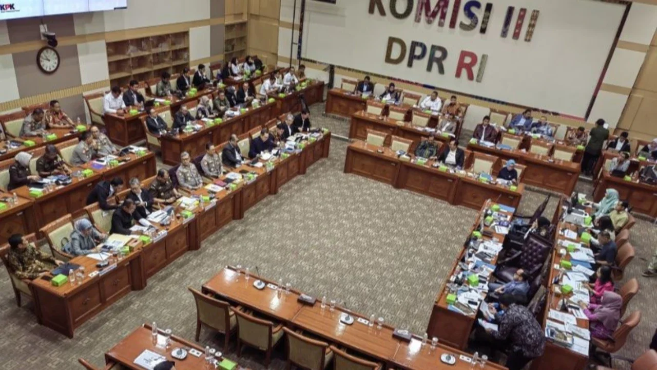 Komisi III DPR RI menggelar rapat kerja dengan delapan mitra kerja membahas efisiensi anggaran tahun 2025 sesuai Inpres Nomor 1 Tahun 2025, dengan tenggat penyerahan data ke Kemenkeu pada 14 Februari 2025.