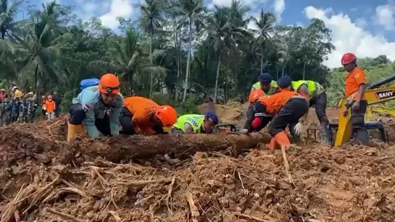 Update Terbaru Longsor Cilacap: Korban Meninggal Bertambah Jadi 18 Orang, Lima Masih Dicari