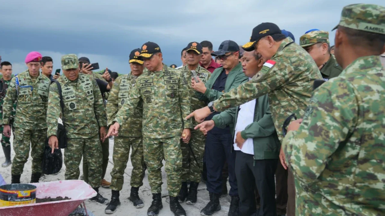 Momen Panglima TNI Dampingi Menhan Sjafrie Pimpin Penertiban Tambang Ilegal di Babel