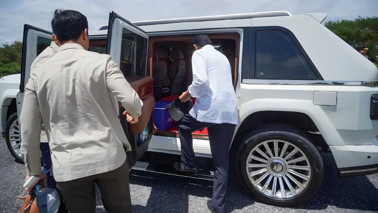 Momen Kompak Prabowo-Sri Sultan Hamengkubuwono X Bareng Naik Maung