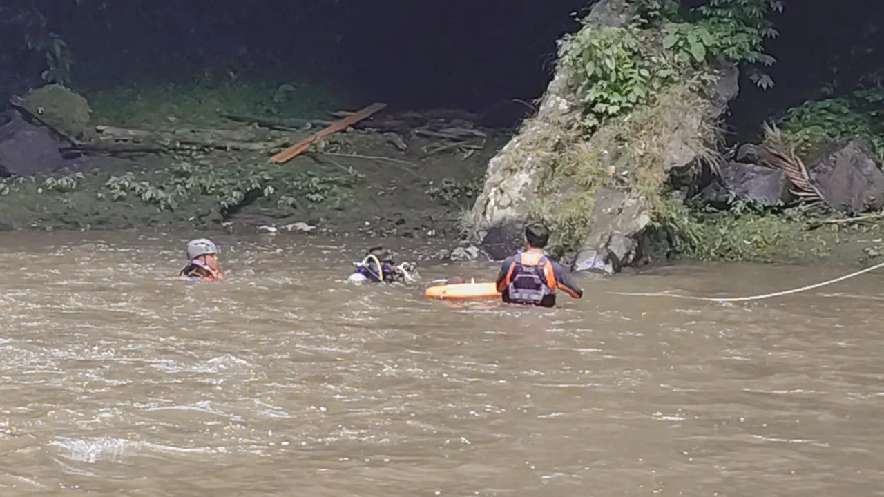 Mandi di Air Terjun, Remaja 15 Tahun Hilang Tenggelam