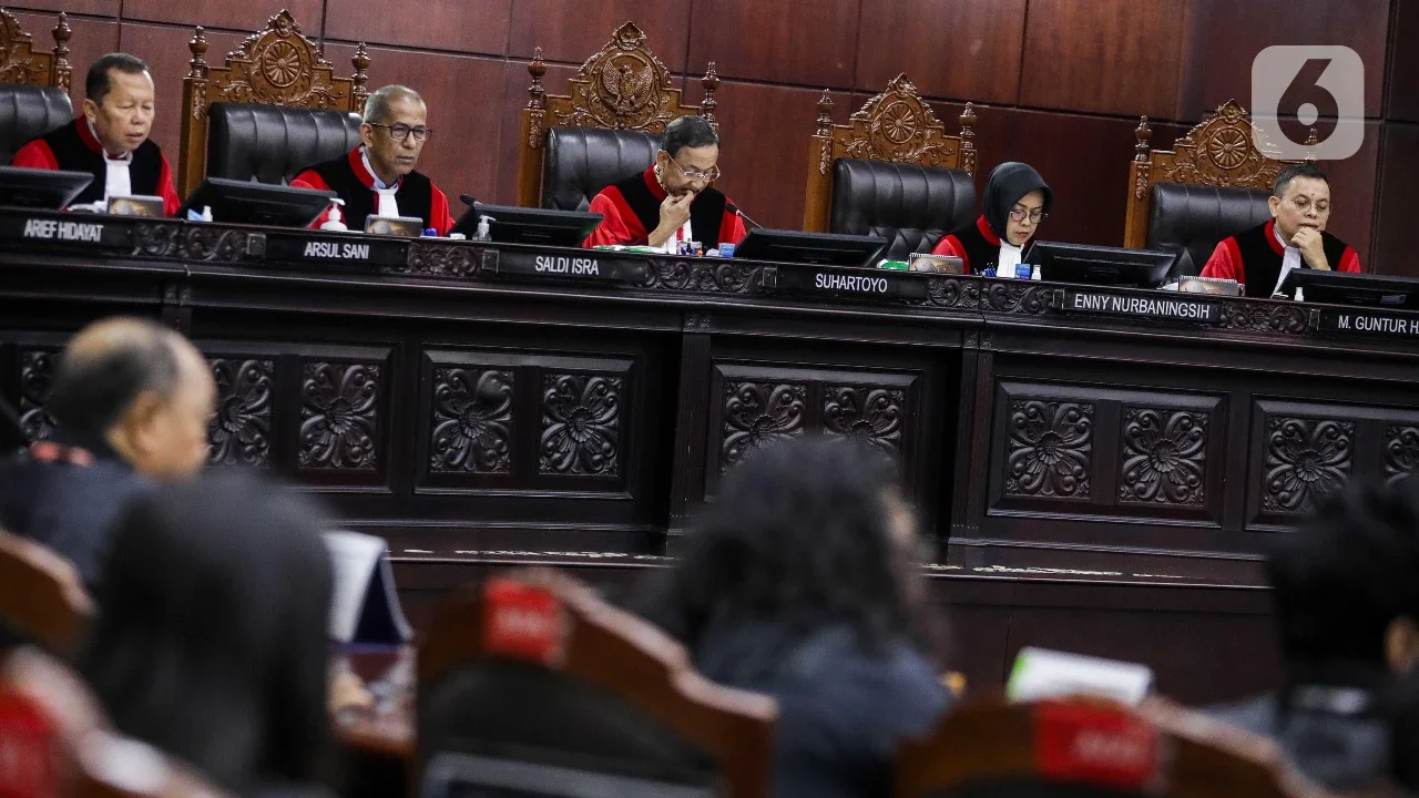 VIDEO: Firdaus Oiwobo Ditegur Disuruh Lepas Toga Hingga Salah Sebut Nama Ketua MA