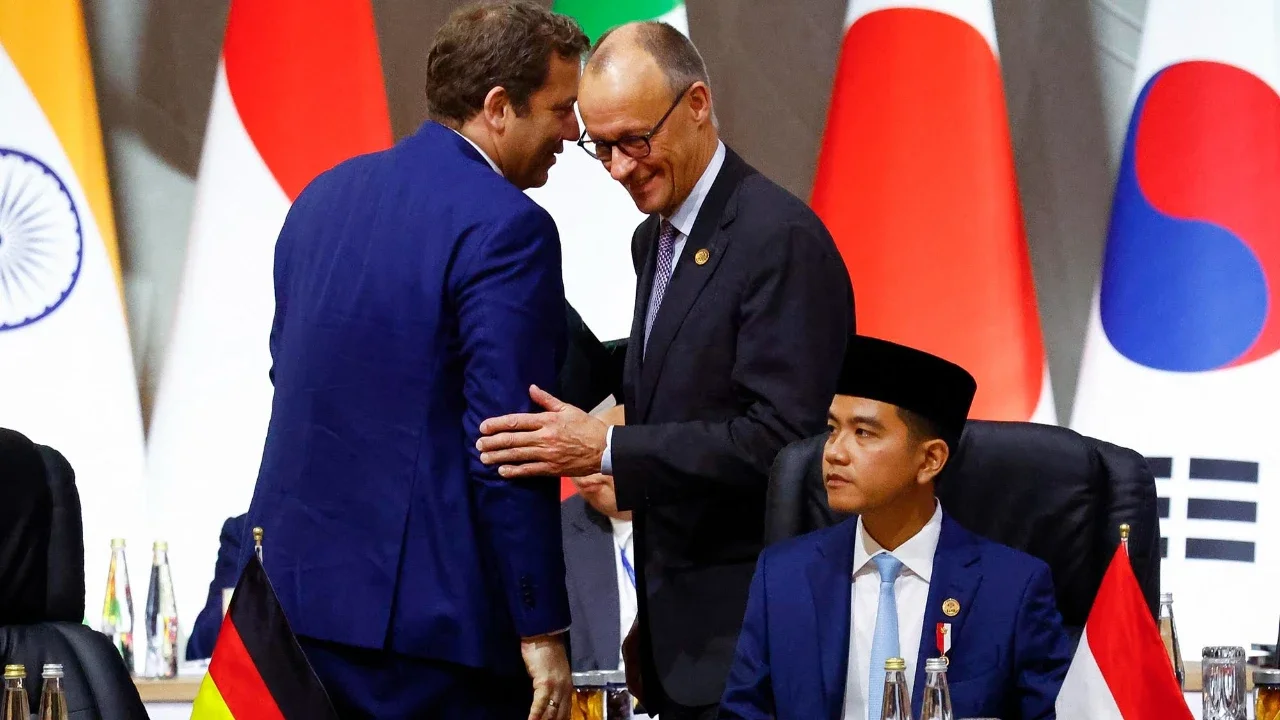 Wakil Presiden Gibran Rakabuming Raka  saat  menghadiri sesi pleno pada hari pembukaan KTT G20 di Nasrec Expo Centre, Johannesburg, Afrika Selatan, Sabtu (22/11/2025).
