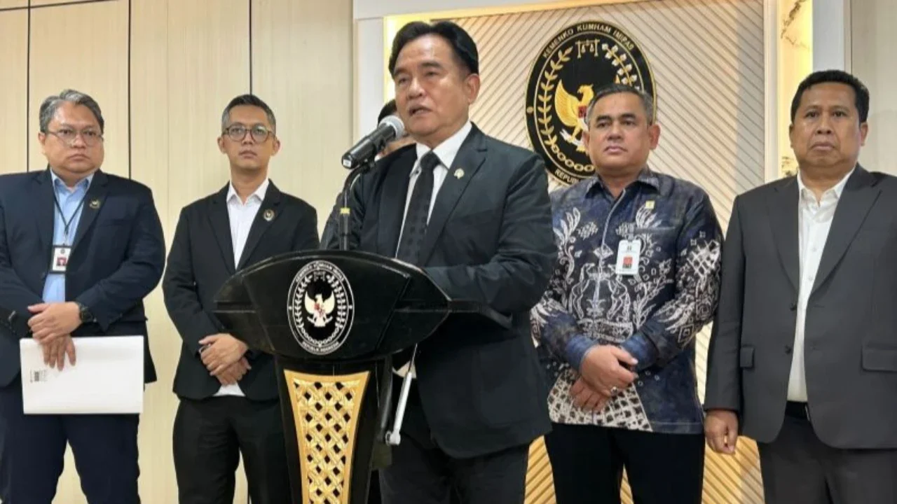 Pemerintah serius mengkaji pemberian amnesti bagi pengguna dan pengedar narkoba skala kecil. Wacana amnesti narkoba skala kecil ini bertujuan mengurangi kepadatan lapas dan memberi kesempatan rehabilitasi.