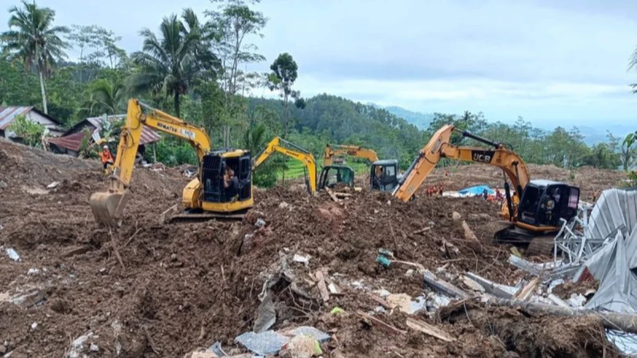 'Setipis Apa Pun Harapan Keluarga Korban Longsor Banjarnegara Menantikan Kabar Baik'