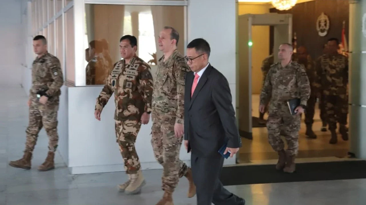Kasal Laksamana TNI Muhammad Alisaat  usai melaksanakan bilateral meeting dengan Lebanon Armed Force (LAF) Commander Brigadier General Rodolphe Haykal di LAF Headquarter LAF Navy Headquarter, Beirut, Lebanon, Selasa (25/11/2025).