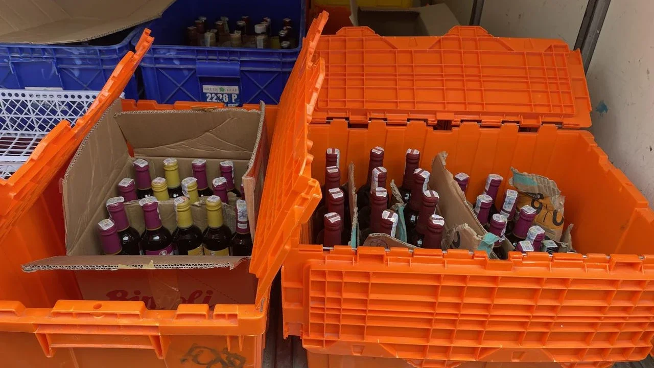 Bea Cukai Labuan Bajo Tindak 287 Botol MMEA Ilegal di Minimarket Manggarai