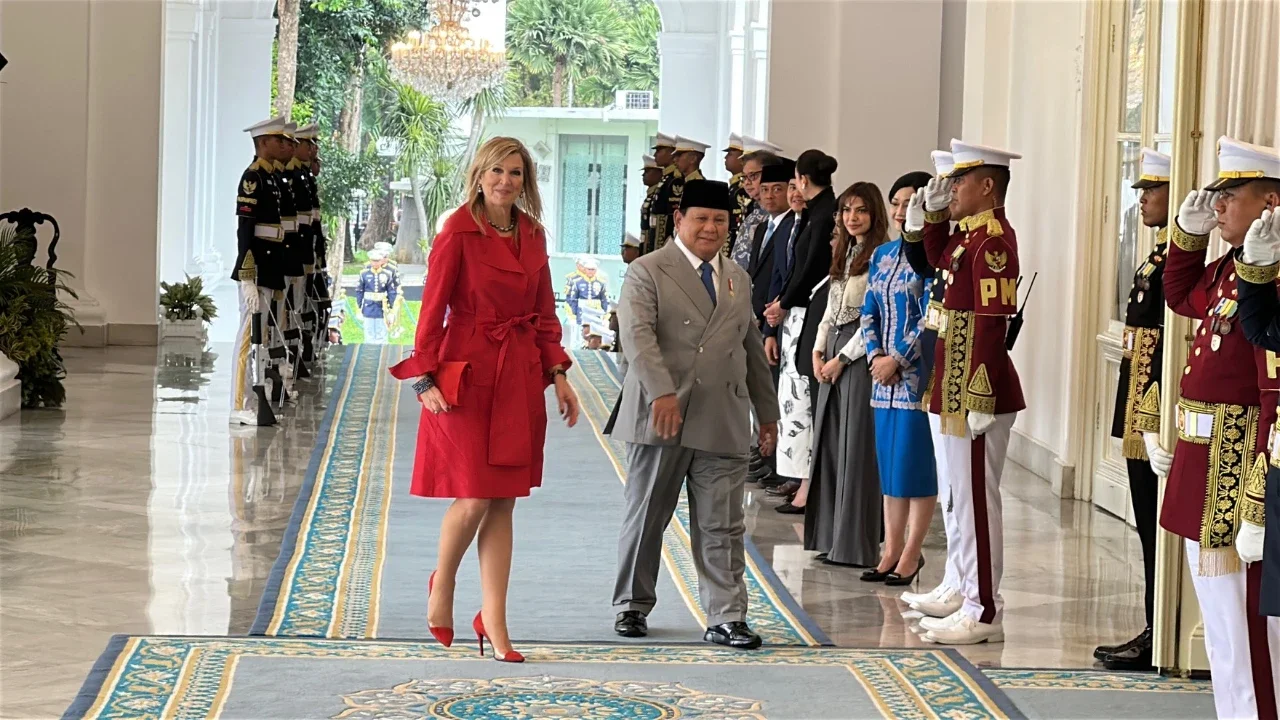 VIDEO: Langkah Ratu Belanda Maxima Terhenti, Asik Ngobrol Bareng Menpar Widi dan Teddy