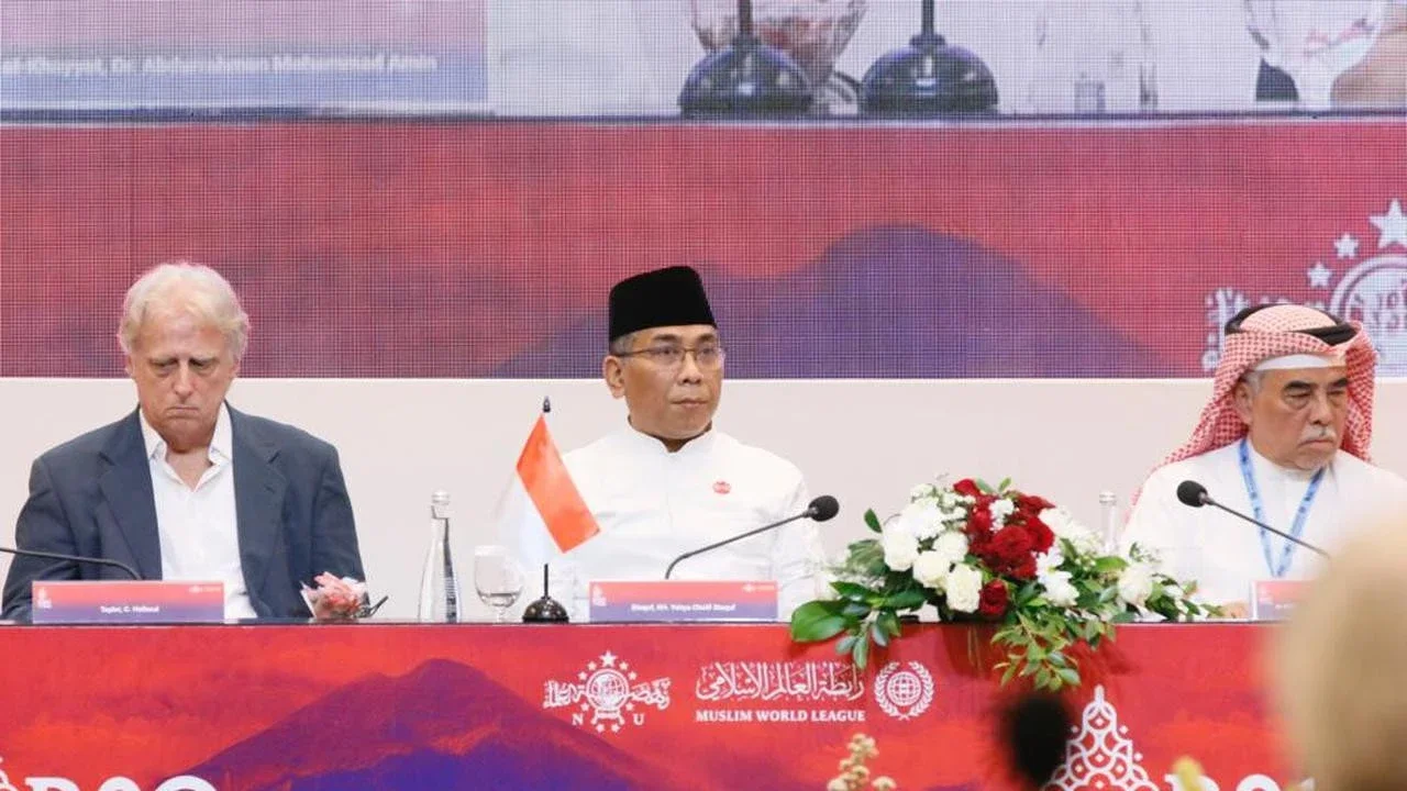 Charles Holland dan Gus Yahya