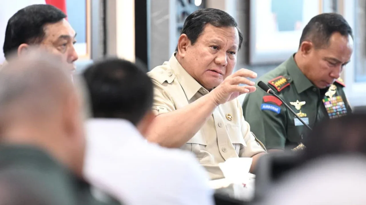 Presiden Prabowo Memimpin Langsung Evaluasi Nasional Koperasi Merah Putih di Mabes TNI