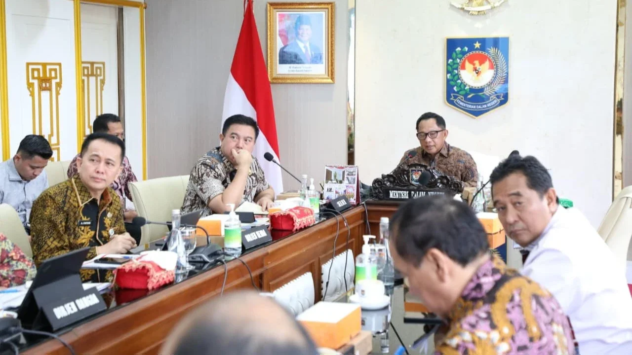 Tindak Lanjuti Arahan Presiden, Mendagri Minta Pemda Segera Data Jembatan Rusak Menuju Sekolah