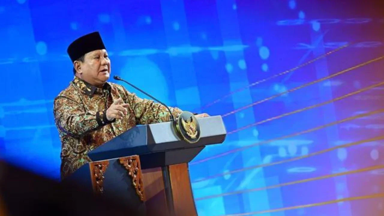 Presiden Prabowo Subianto saat menghadiri Puncak Peringatan Hari Guru Nasional di Indonesia Arena, Jakarta, Jumat (28/11/2025). (Dok. Tangkapan Layar YouTube)