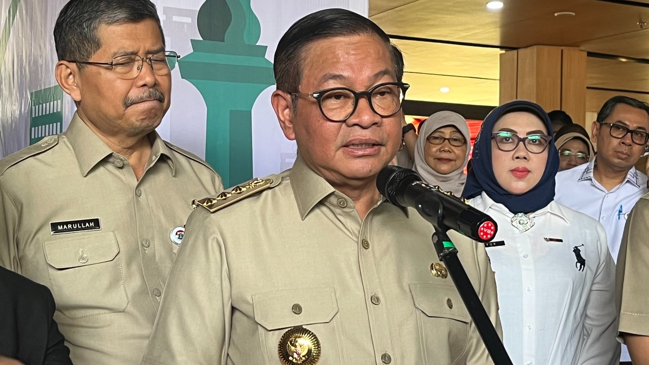 Gubernur Pramono Akui Masih Ada Halte TransJakarta dan MRT Belum Ramah Disabilitas