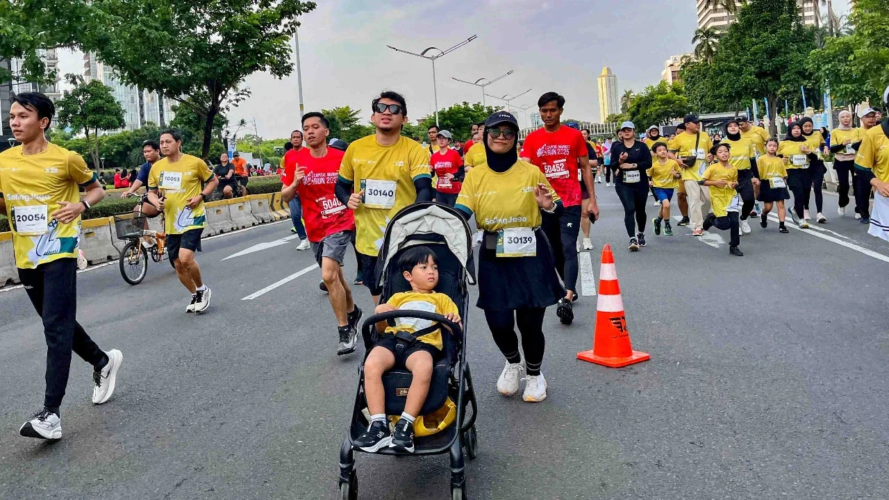 Peserta saat mengikuti Gelaran Run To Hero di Jalan Sudirman, Jakarta, Minggu (30/11/2025).