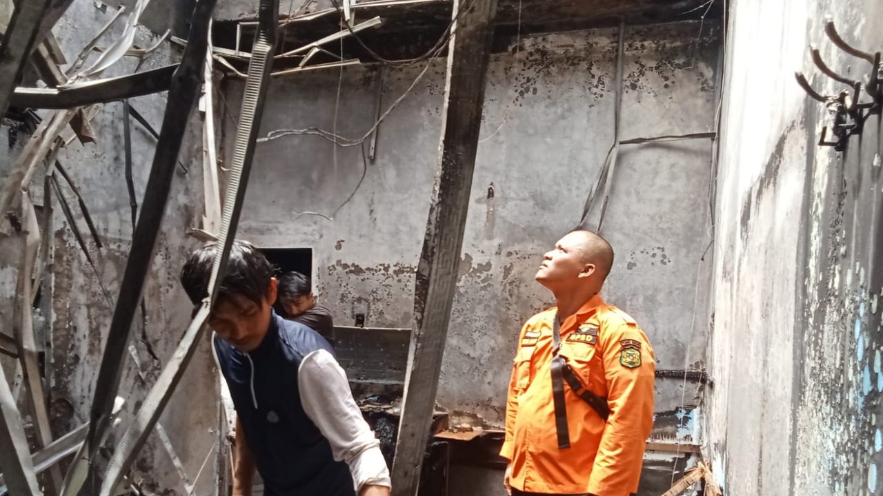 Rumah Ketua Majelis Hakim yang Tangani Sidang Kasus Korupsi Proyek Jalan di Sumut Terbakar