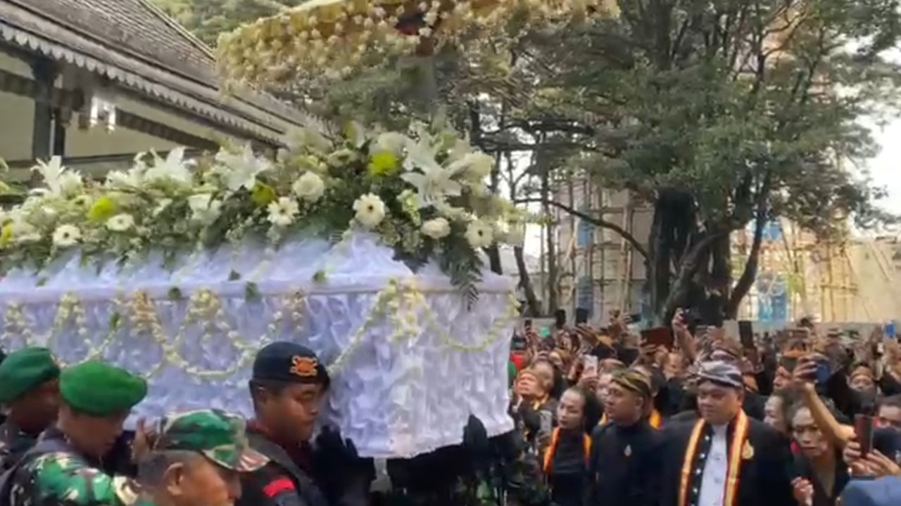 Jenazah Paku Buwono XIII Diberangkatkan ke Pemakaman Raja Mataram di Imogiri