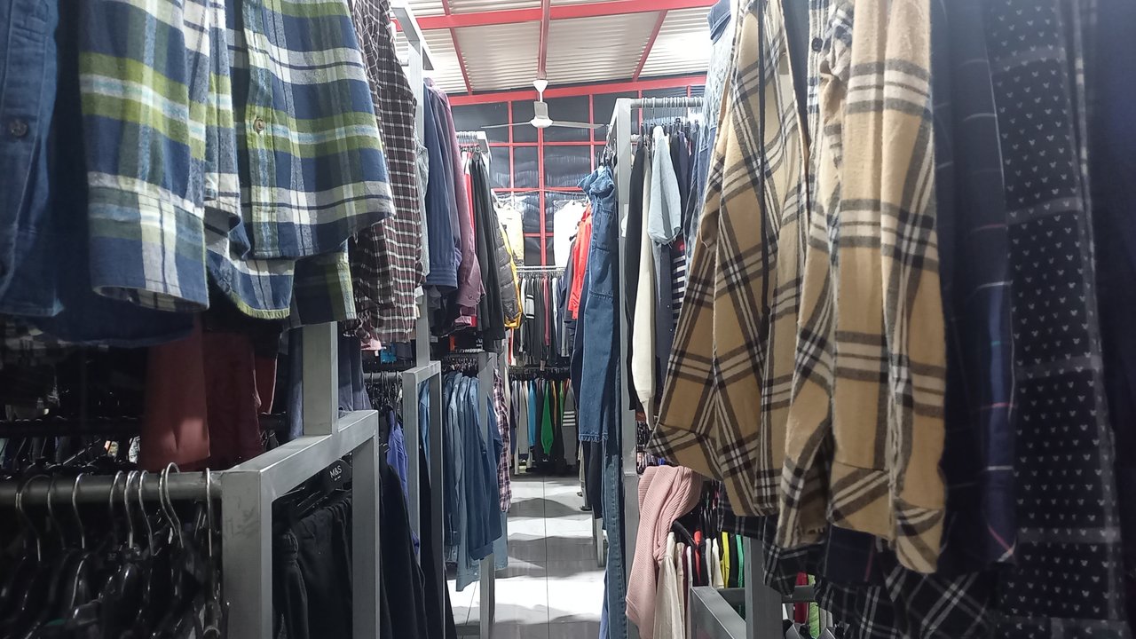 VIDEO: Perintah Prabowo Pedagang Thrifting Pasar Senen Banting Setir Jual Produk Lokal
