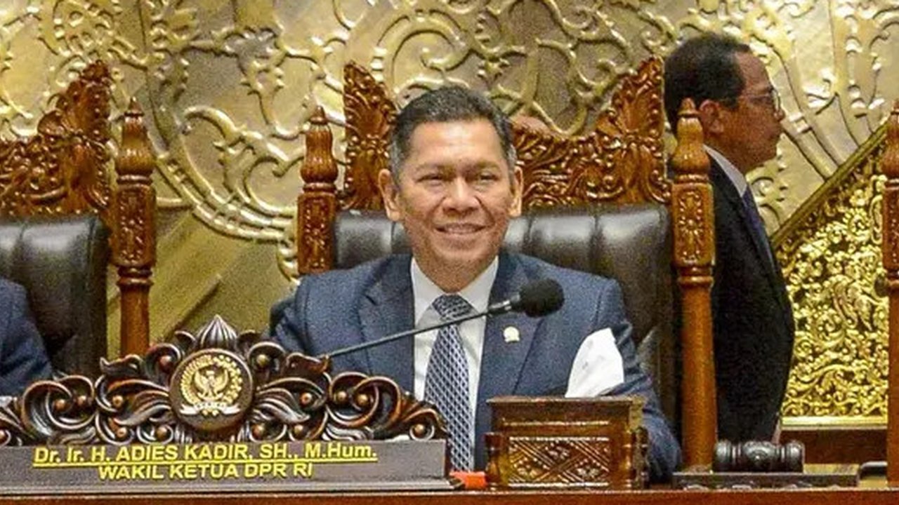 Rekam Jejak Adies Kadir yang Diputuskan MKD DPR Tak Melanggar Kode Etik