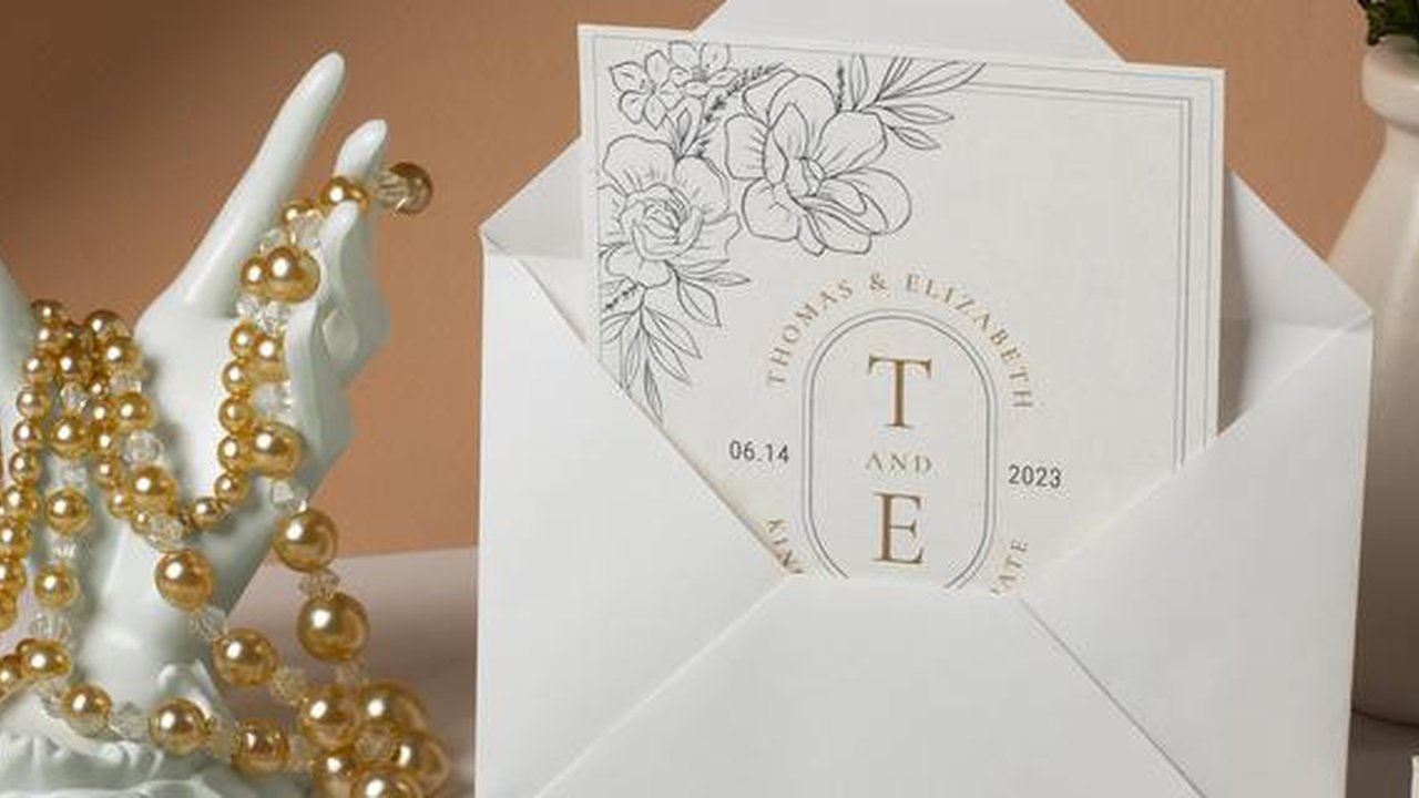 Ilustrasi konsep nikah sederhana dan simpel/Copyright unsplash/Julia Solonina