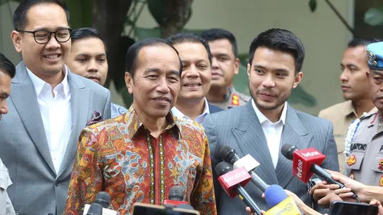 Jokowi mengatakan sudah saatnya membawa tuduhan kepemilikan ijazah yang sudah lama dilayangkan kepadanya ke ranah hukum. (merdeka.com/Arie Basuki)