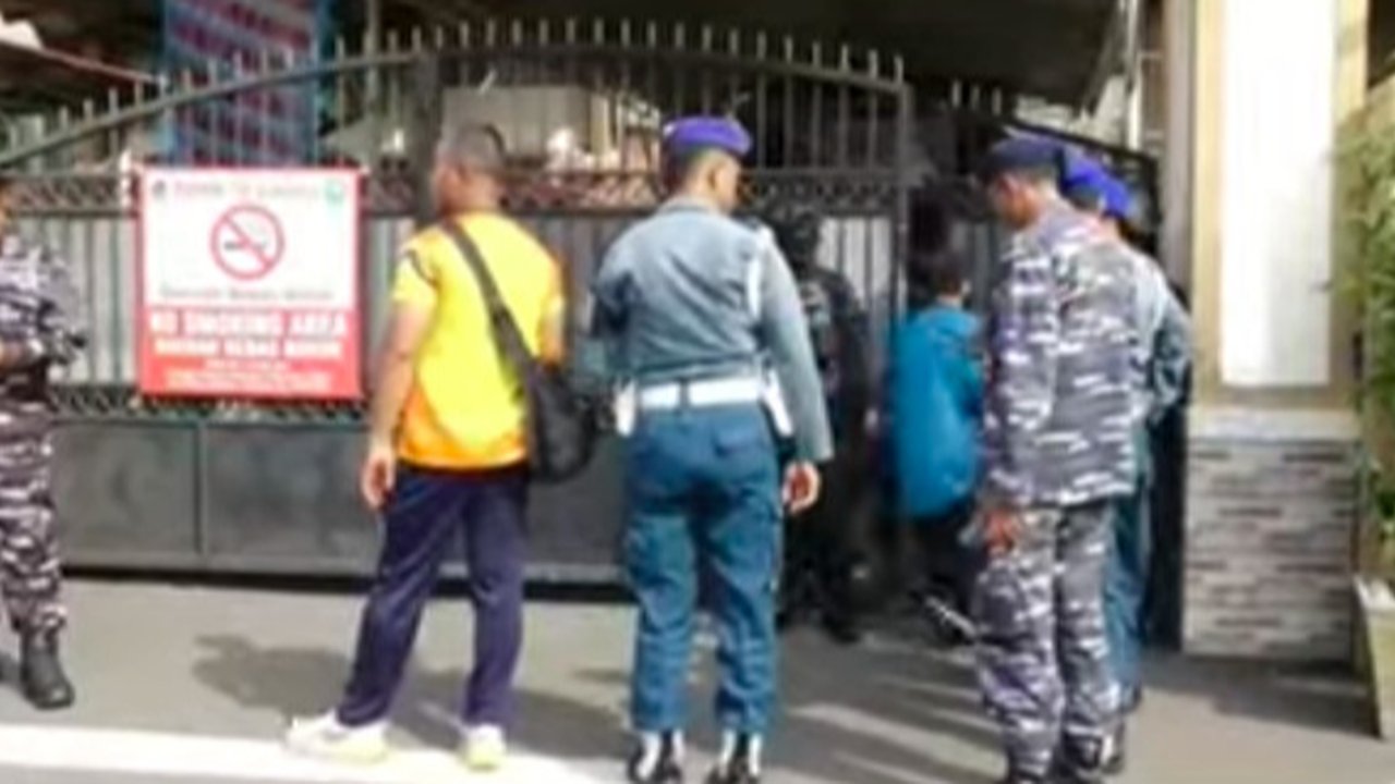 Ledakan terjadi di kawasan SMA Negeri 72 Jakarta, Kelapa Gading, Jakarta Utara, pada Jumat (7/11/2025). (Istimewa)