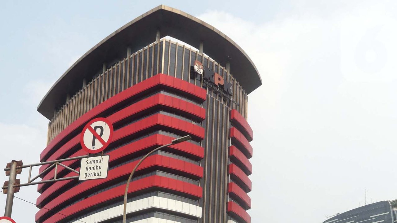 KPK OTT Bupati Ponorogo, Kasus Mutasi dan Promosi Jabatan