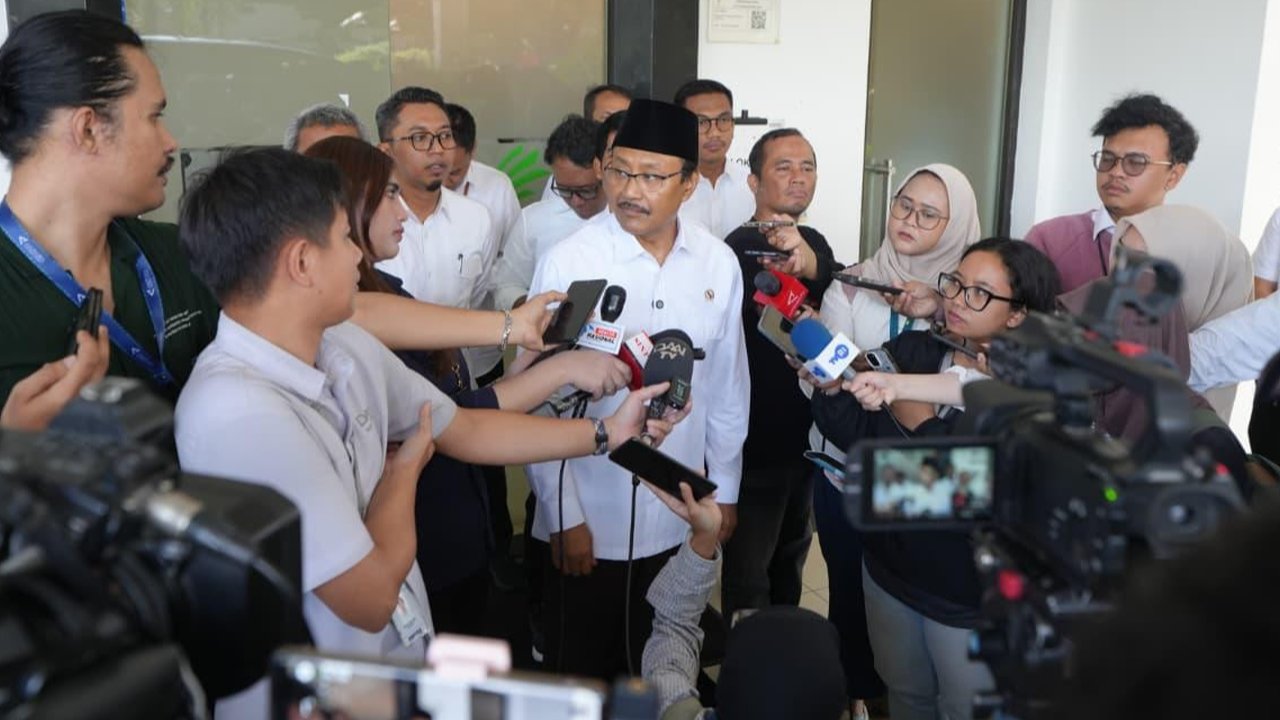 Jenguk Korban Ledakan SMAN 72 Kelapa Gading di RS Yarsi, Mensos Gus Ipul: 1 Orang Masih di ICU