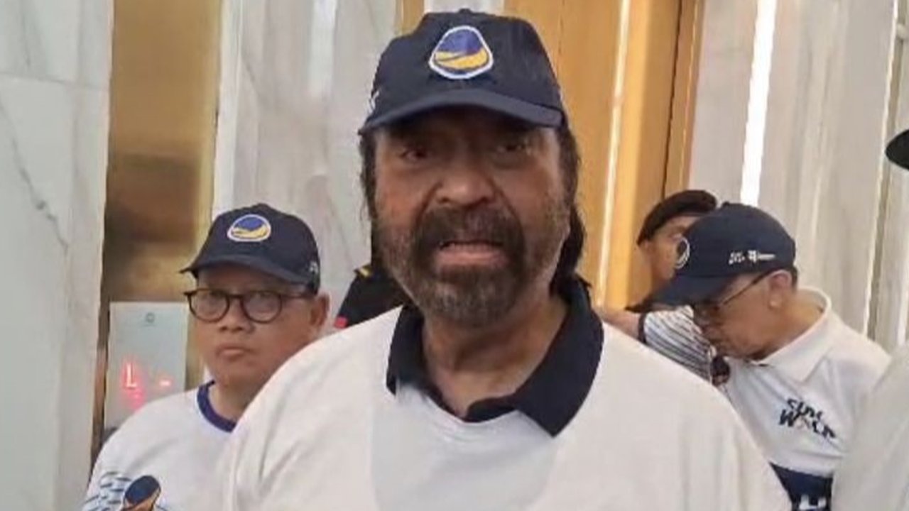 Ketua Umum Partai NasDem Surya Paloh menyetujui usulan pemberian gelar Soeharto sebagai Pahlawan Nasional, melihat peran positifnya dalam pembangunan negara.
