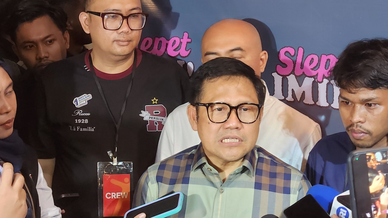 Cawapres nomor urut 1, Muhaimin Iskandar (Cak Imin) menghadiri acara Slepet Imin di salah satu Foodcourt, Jalan Raya Margonda, Kota Depok, Jawa Barat. (Liputan6.com/Dicky Agung Prihanto)