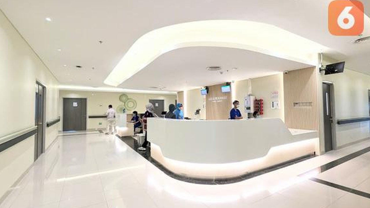 Direktur RS EMC Sentul, dr. G.A. Kusmiati, MARS, FISQua dan Presiden Direktur PT Sarana Meditama Metropolitan Tbk. (EMC Healthcare), Jusup Halimi soal EMC Sentul ramah lingkungan dalam peresm