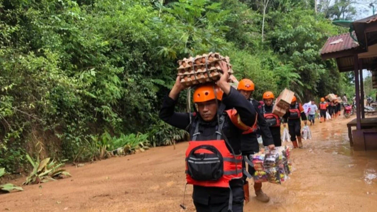 VIDEO: Gerak Cepat Brimob Polri Jalankan Perintah Prabowo Bangun Jembatan Gantung di Soppeng