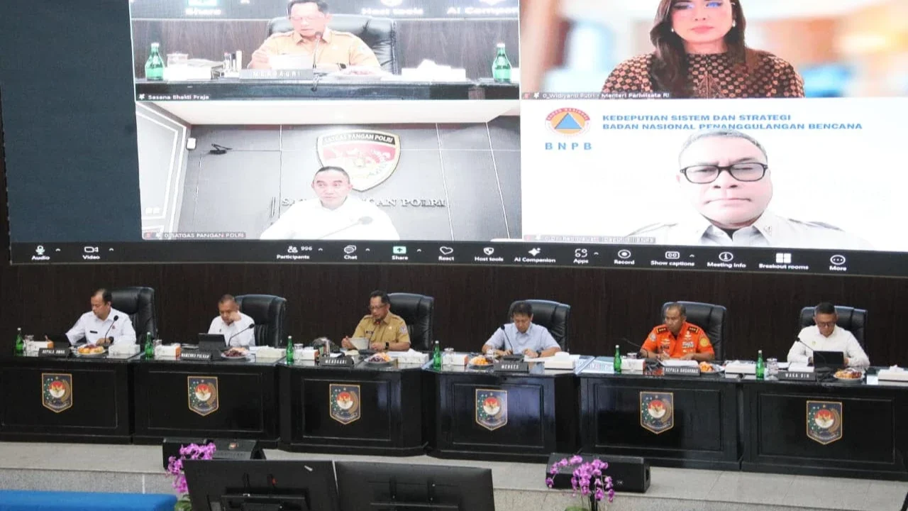 Mendagri Tito Karnavian usai Rakor Pusat dan Daerah dalam Rangka Mengantisipasi Momentum Natal Tahun 2025 dan Tahun Baru 2026