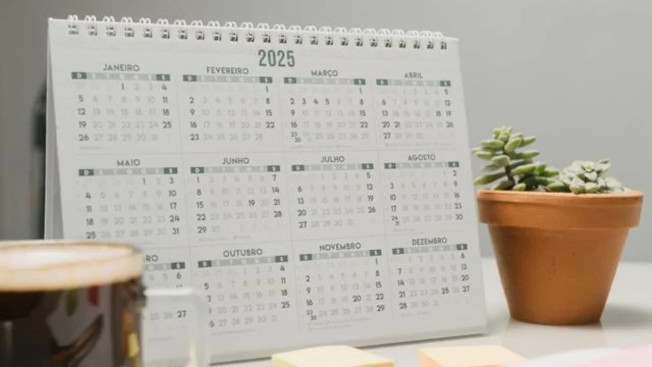 Ilustrasi Kalender 2025.
