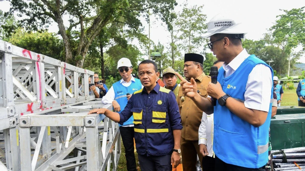 VIDEO: Bahlil & Dirut PLN Minta Maaf Listrik di Aceh Belum Pulih 