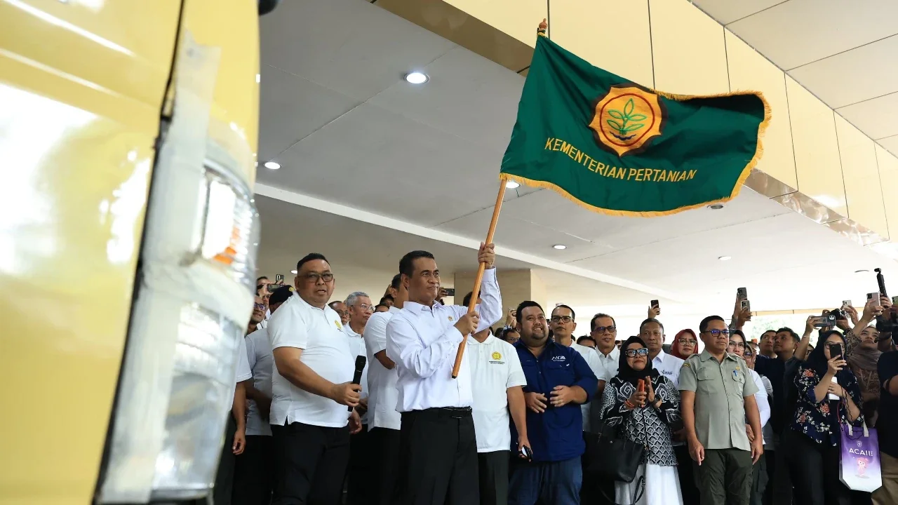 Mentan Amran Kembali Lepas 153 Truk Bantuan Banjir Sumatra