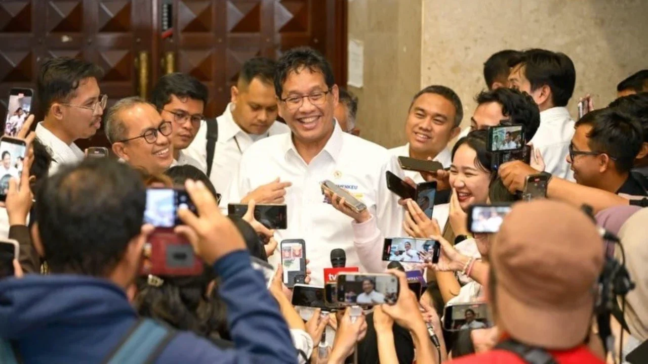 VIDEO: Purbaya Semprot Bea Cukai, Baju Ilegal Untuk Bantu Bencana Sumatera 