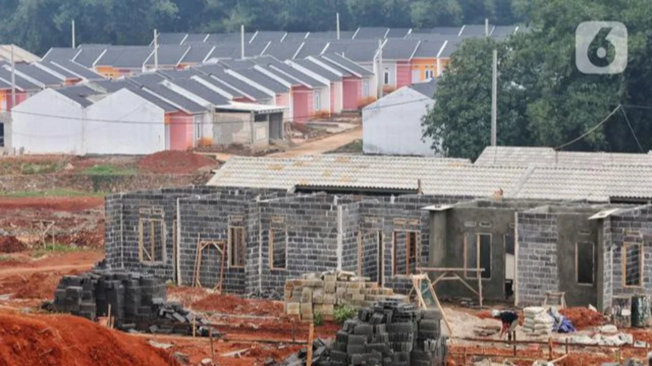 Foto udara drone perumahan subsidi Kredit Pemilikan Rumah (KPR) di Desa Kubang 02, Kabupaten Bogor, Provinsi Jawa Barat, Rabu (24/1/2024). (merdeka.com/Imam Buhori)