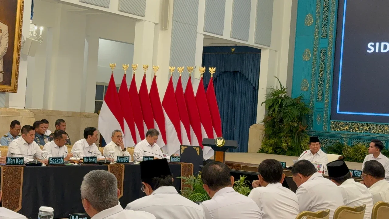 Prabowo Gelar Sidang Kabinet, Ajak Menteri dan Wamen Doa untuk Pemulihan Bencana Sumatra