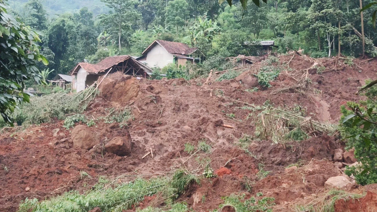 ilustrasi tanah longsor
