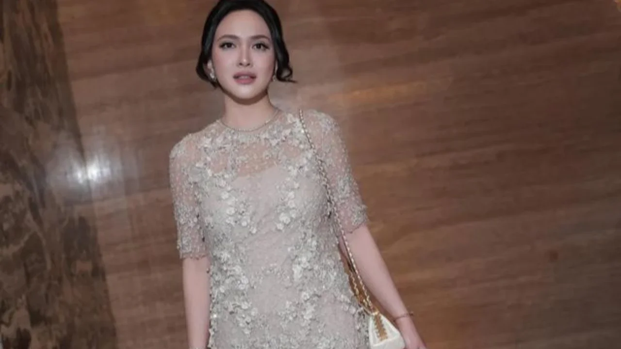 7 Inspirasi Dress Natal ala Shandy Aulia, Tampil Elegan dan Menawan di Setiap Momen Perayaan (Foto: Instagram/shandyaulia)