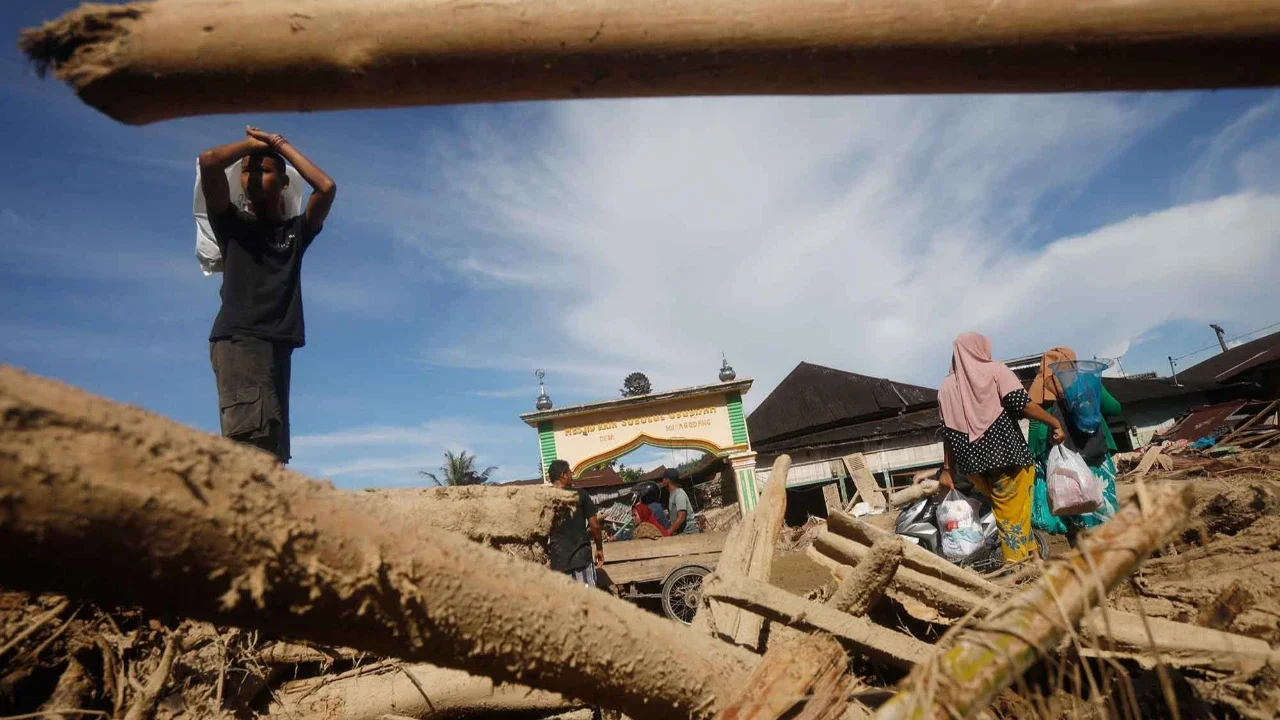 Masyarakat Diizinkan Gunakan Kayu Gelondongan Sisa Bencana Sumatra untuk Bangun Rumah, Ini Syaratnya