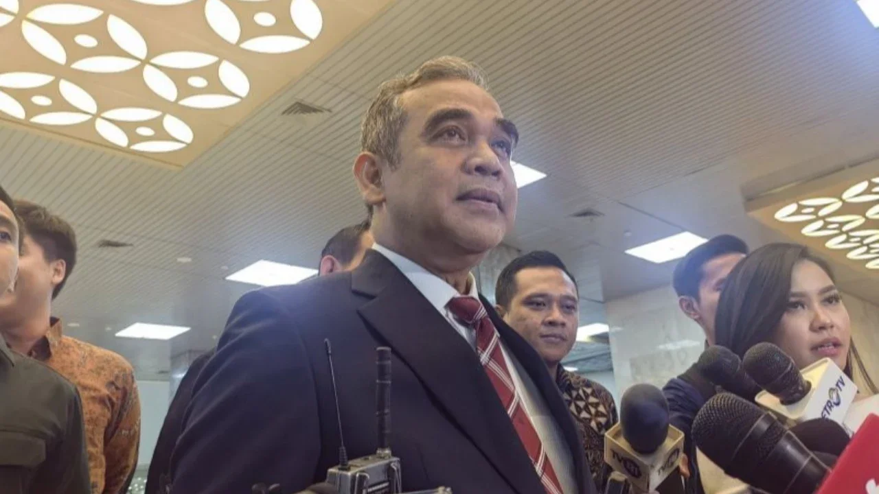 Sekjen Gerindra Ahmad Muzani mengusulkan koalisi permanen untuk menjamin kontinuitas pembangunan, namun gagasan ini menuai pro dan kontra terkait potensi dampaknya terhadap sistem check and balances dalam demokrasi Indonesia.