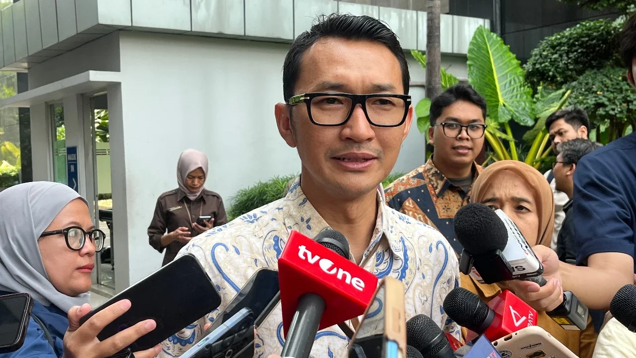 VIDEO: Bupati Bekasi Ade Kuswara Digulung KPK & Sang Ayah Juga Kena OTT