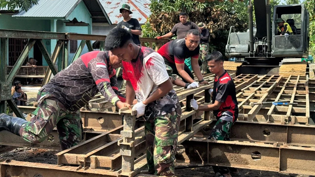 TNI AD Kebut Pemasangan Jembatan Bailey, Akses Warga Cot Bada Mulai Pulih