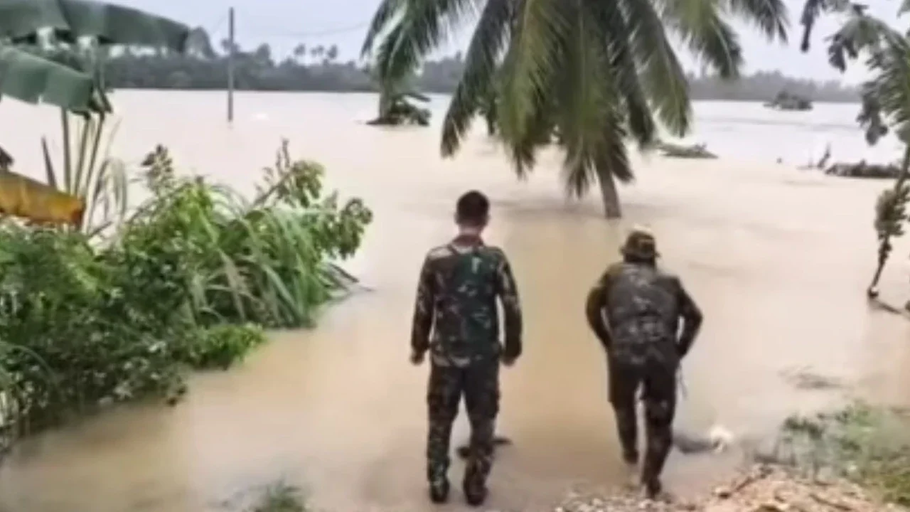 Aksi Heroik TNI Tanpa Pikir Panjang Terjang Arus Sungai Demi Selamatkan Nyawa Warga Aceh