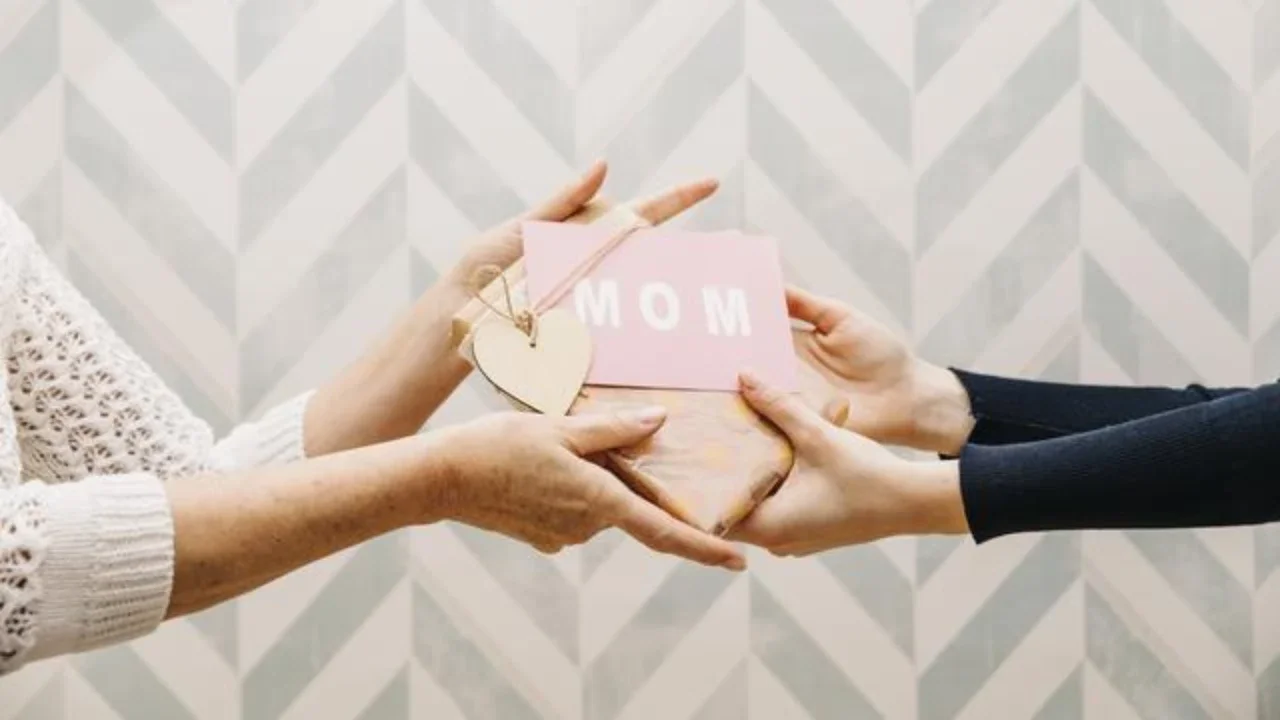 10 Ucapan Selamat Hari Ibu Menyentuh dan Doa Bagi Ibu yang Sudah Tiada. Foto: Freepik.
