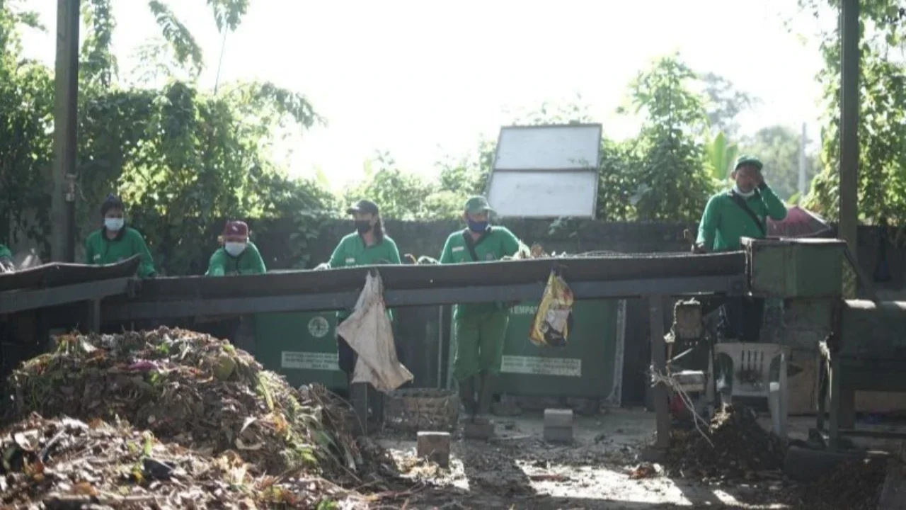 Pemerintah Kota Denpasar melakukan percepatan pembangunan dua TPS3R baru sebagai langkah strategis menghadapi penutupan TPA Regional Suwung, memastikan pengelolaan sampah di Denpasar tetap optimal.