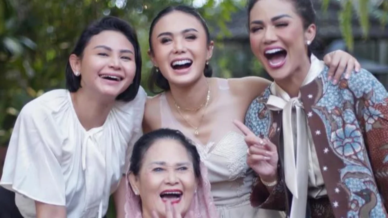 Potret Artis Unggah Momen Peringati Hari Ibu 2025 / Instagram @lestikejora