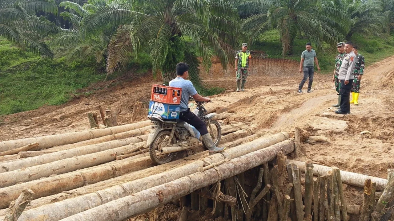 Jembatan Armco di Dusun Leupon, Gampong Bukit Kuta, Aceh Timur, Selasa (23/12/2025).